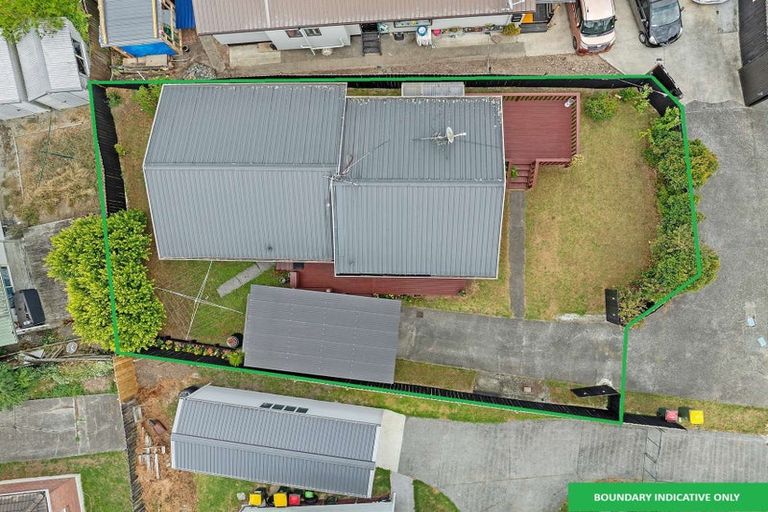 Photo of property in 1/8 Kirklow Place, Goodwood Heights, Auckland, 2105