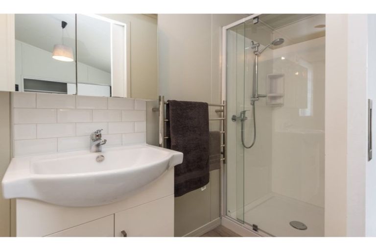 Photo of property in 652b Barbadoes Street, Edgeware, Christchurch, 8013