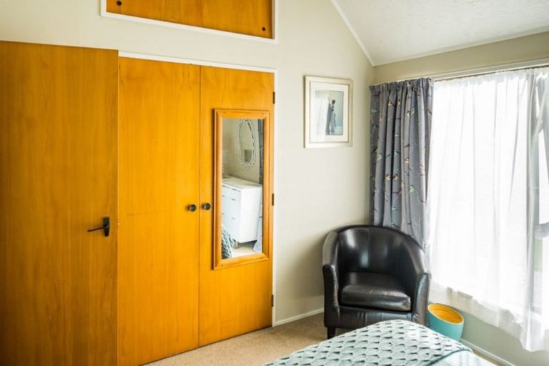 Photo of property in 3a Pukatea Street, Eastbourne, Lower Hutt, 5013