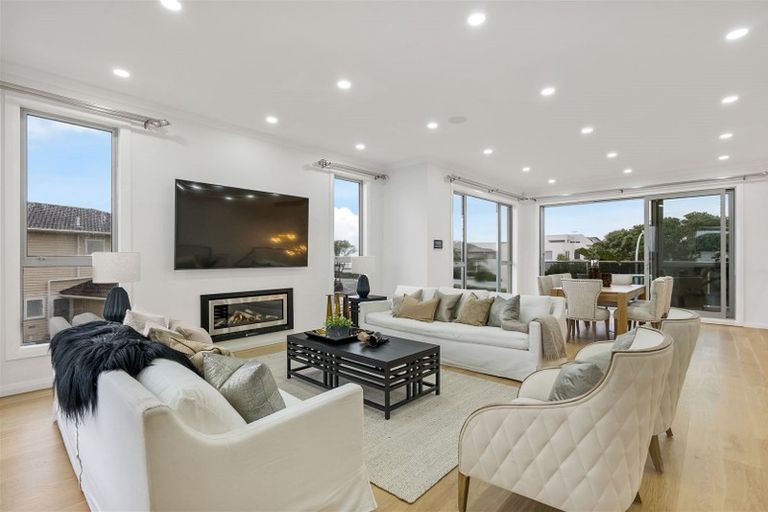 Photo of property in 11 Gulf Crest, Bucklands Beach, Auckland, 2012