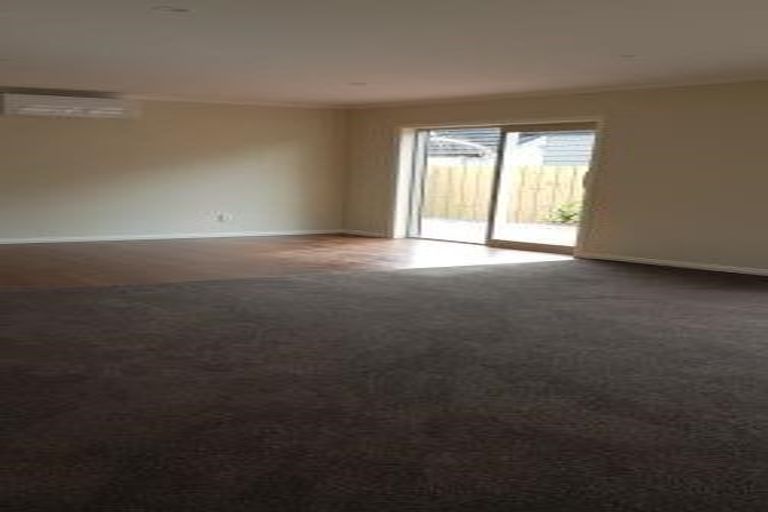 Photo of property in 6 Mansion Court, West Harbour, Auckland, 0618