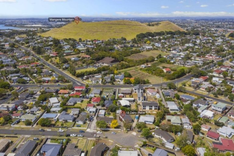 Photo of property in 18 Dalry Place, Mangere Bridge, Auckland, 2022