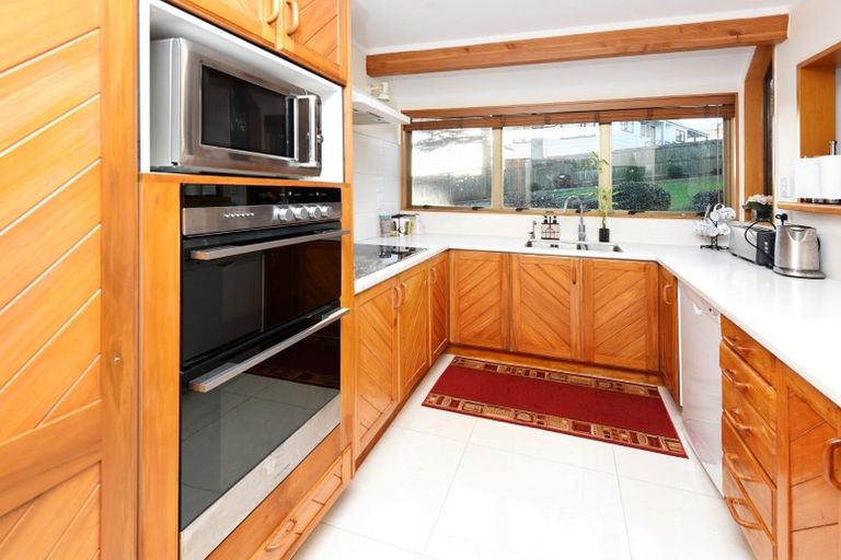 Photo of property in 6 Tilia Place, Totara Heights, Auckland, 2105