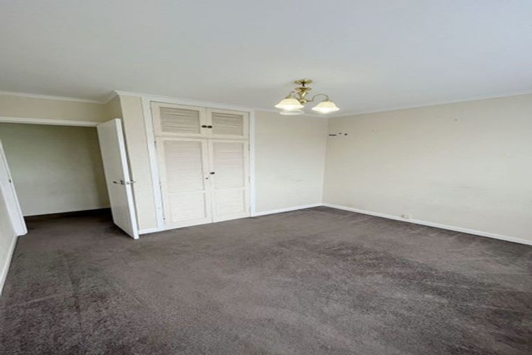 Photo of property in 42 Tiroroa Avenue, Te Atatu South, Auckland, 0610