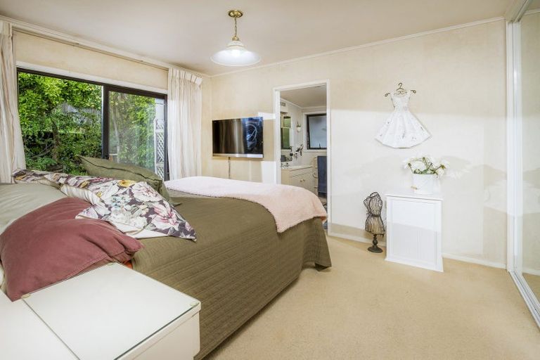 Photo of property in 11 Serrata Place, Browns Bay, Auckland, 0630