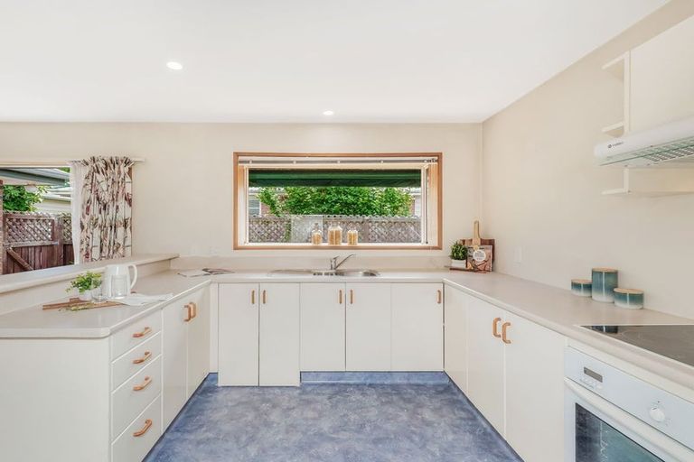 Photo of property in 2/128 Yaldhurst Road, Sockburn, Christchurch, 8042