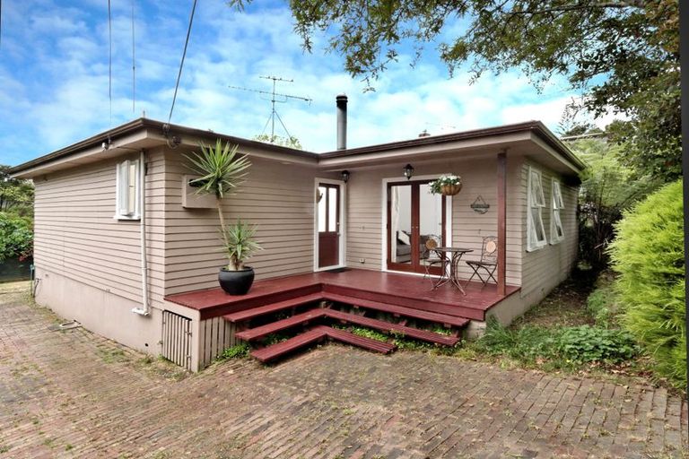 Photo of property in 48 Minnehaha Avenue, Titirangi, Auckland, 0604
