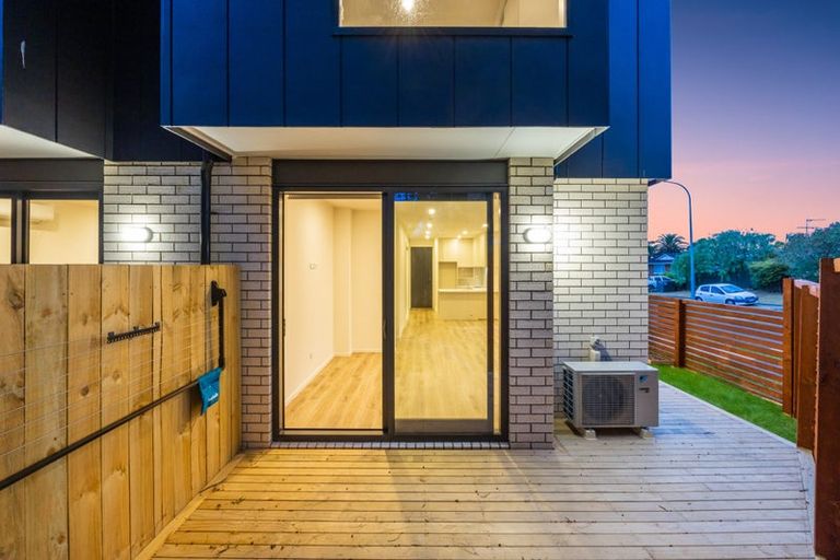 Photo of property in 38a Cascades Road, Pakuranga Heights, Auckland, 2010