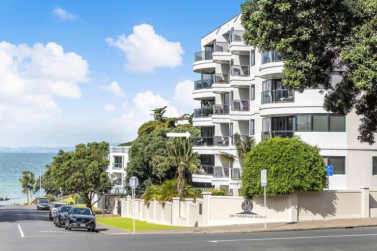 Photo of property in 2d/175 Hurstmere Road, Takapuna, Auckland, 0622