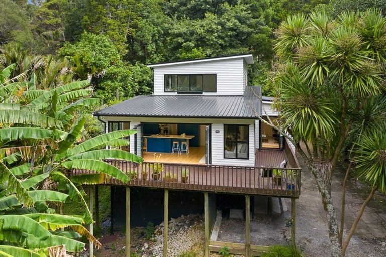 Photo of property in 18 Paturoa Road, Titirangi, Auckland, 0604