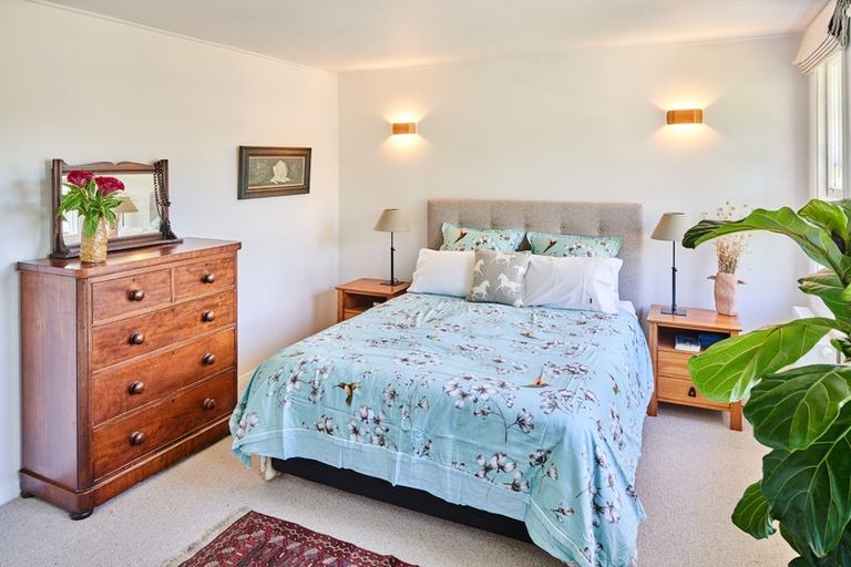 Photo of property in 53 Pukatea Street, Eastbourne, Lower Hutt, 5013