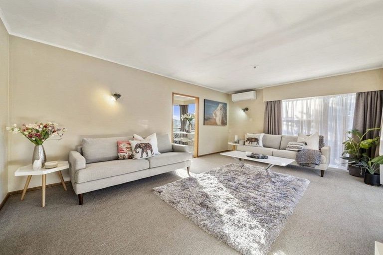 Photo of property in 8 Ashcroft Avenue, Mangere Bridge, Auckland, 2022