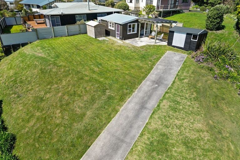 Photo of property in 19 Hicks Crescent, Waikanae Beach, Waikanae, 5036