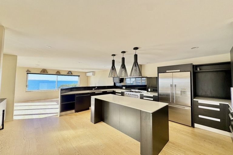 Photo of property in 2 Cliff Road, Torbay, Auckland, 0630