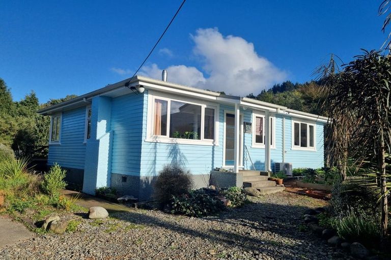 Photo of property in 18 Harrison Street West, Featherston, 5710