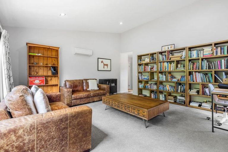 Photo of property in 10 Parawera Drive, Acacia Bay, Taupo, 3330