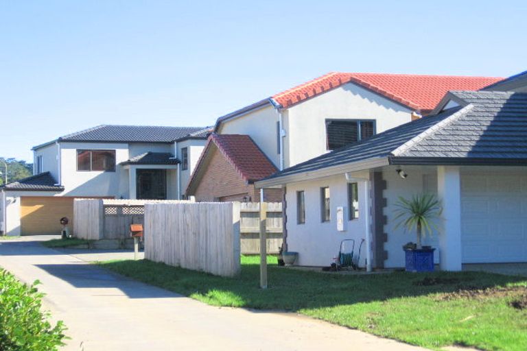 Photo of property in 13 South Kensington Way, Henderson, Auckland, 0612