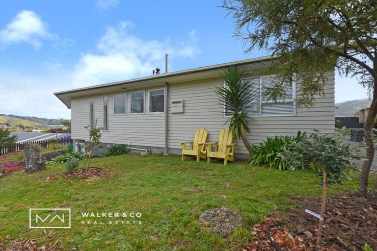Photo of property in 7 Radiata Grove, Brown Owl, Upper Hutt, 5018