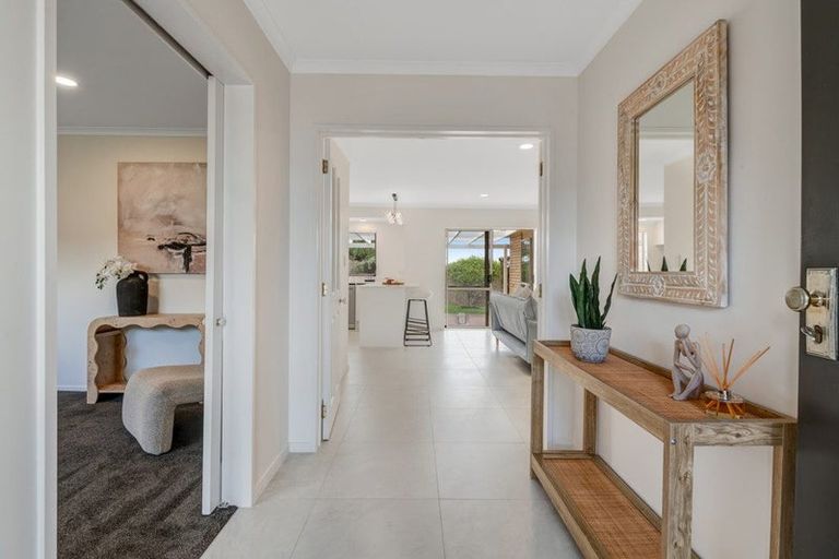 Photo of property in 6 Fulmar Way, Unsworth Heights, Auckland, 0632