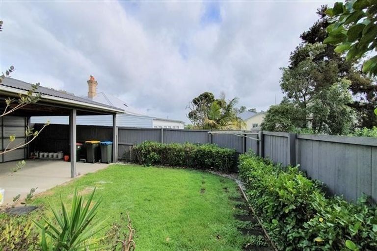Photo of property in 1 Saltaire Street, Avondale, Auckland, 1026