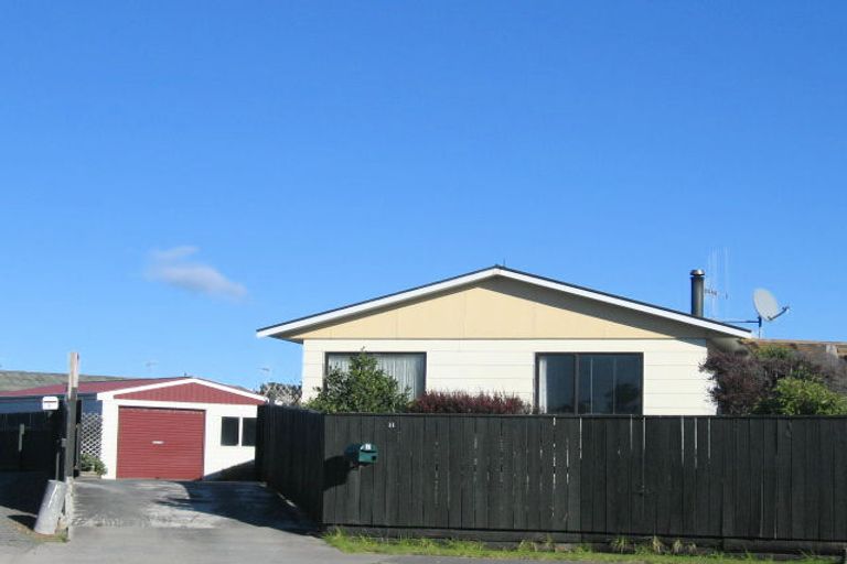 Photo of property in 11 Simcox Street, Otaki Beach, Otaki, 5512