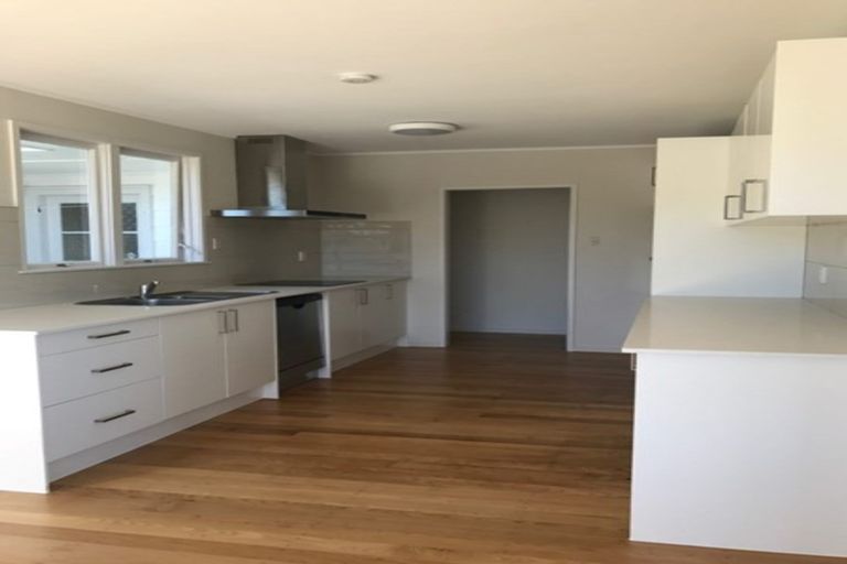 Photo of property in 18 Juniper Road, Sunnynook, Auckland, 0620