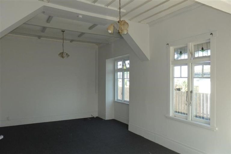 Photo of property in 100 Maplesden Drive, Clendon Park, Auckland, 2103