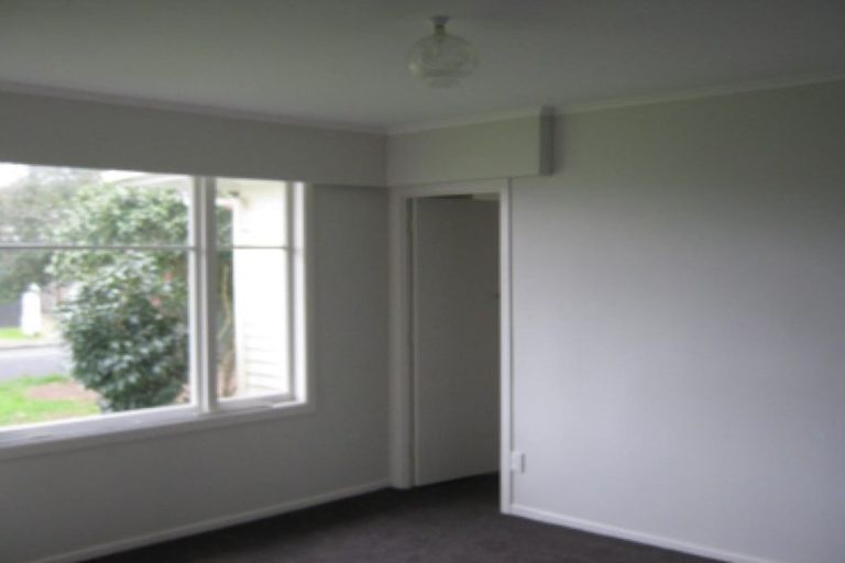 Photo of property in 16 Rollerson Street, Papakura, 2110
