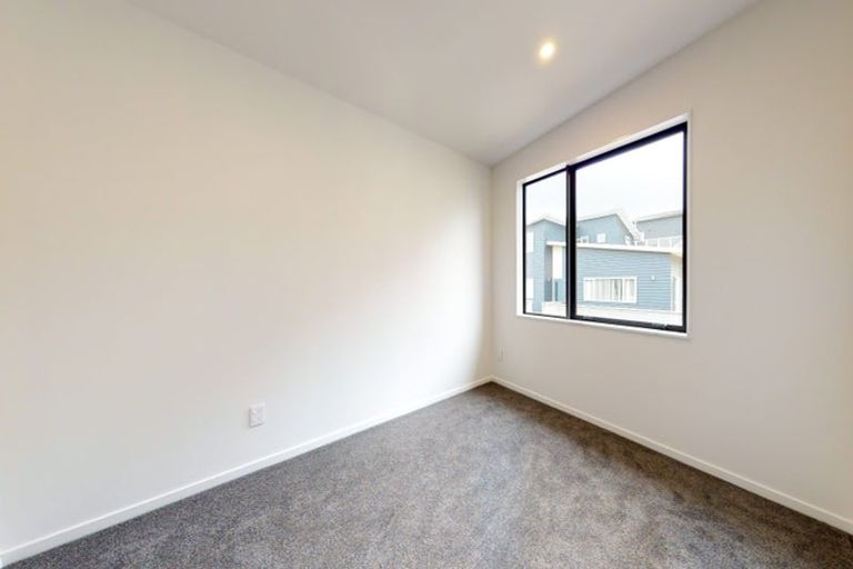 Photo of property in 12/62 Spenmoor Street, Newlands, Wellington, 6037