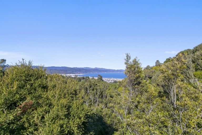 Photo of property in 35 Camellia Terrace, Maungaraki, Lower Hutt, 5010