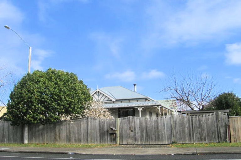 Photo of property in 205 Grove Road, Mayfair, Hastings, 4122