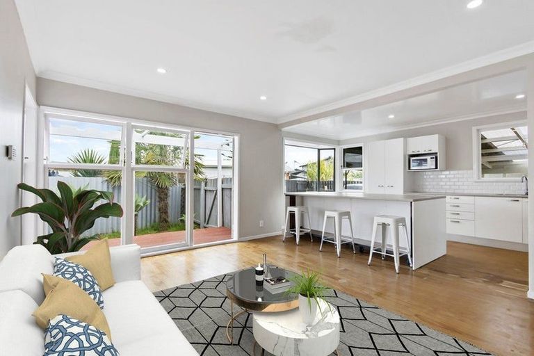 Photo of property in 16 Bettina Place, Manurewa, Auckland, 2102