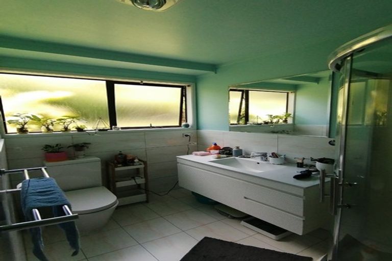 Photo of property in 10 Eugen Place, Bayview, Auckland, 0629