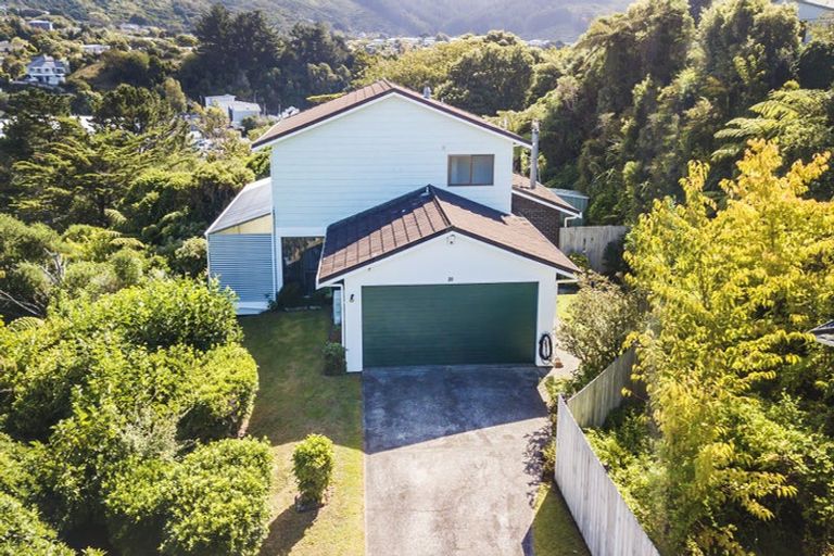 Photo of property in 20 Zande Terrace, Tawa, Wellington, 5028