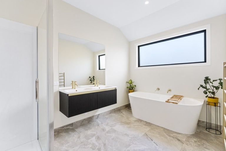 Photo of property in 8 Nga Tui Lane, Acacia Bay, Taupo, 3385