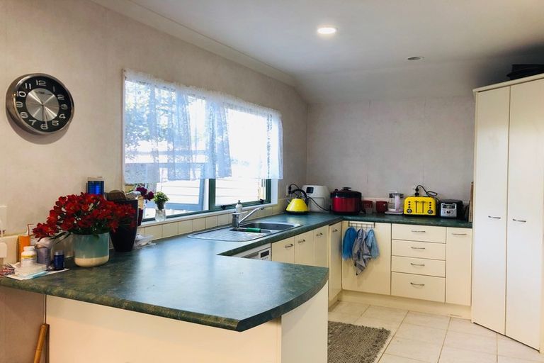 Photo of property in 23a Lisa Rise, Half Moon Bay, Auckland, 2012