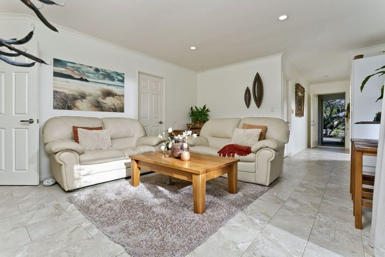 Photo of property in 53 Bluebird Crescent, Unsworth Heights, Auckland, 0632