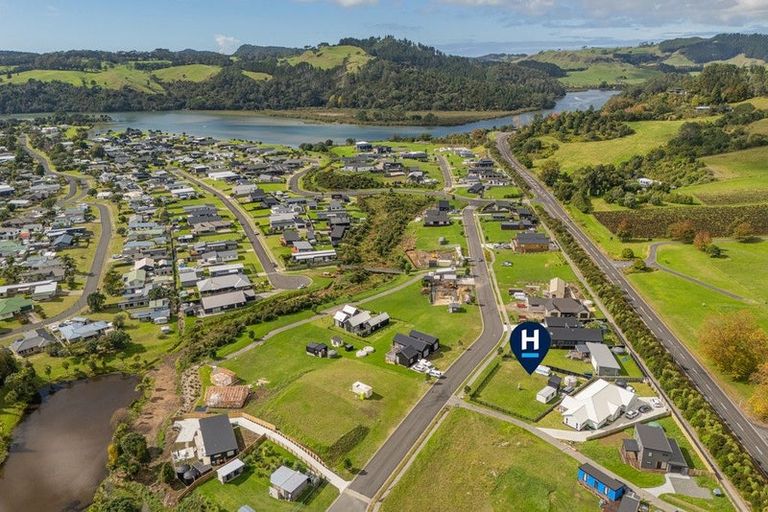 Photo of property in 1 Tinirau Place, Cooks Beach, 3591