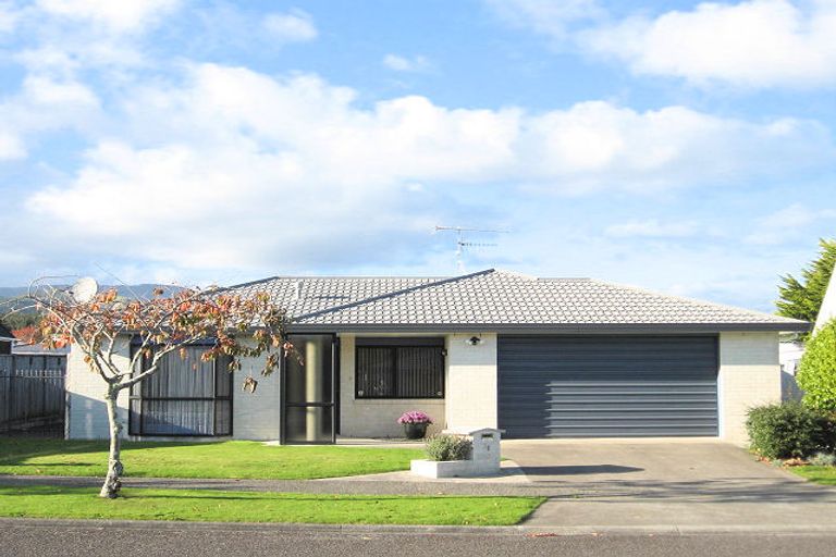 Photo of property in 12 Renata Road, Otaki, 5512
