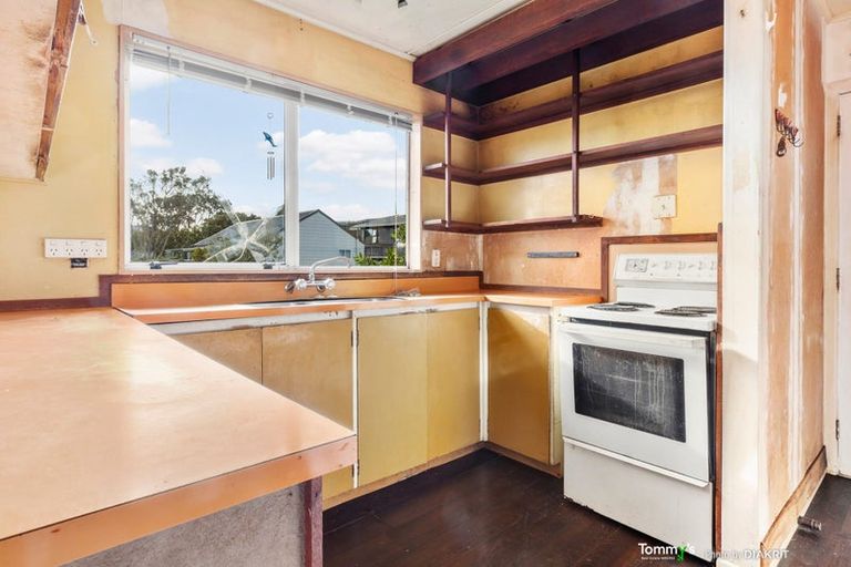 Photo of property in 9 Gow Street, Newlands, Wellington, 6037