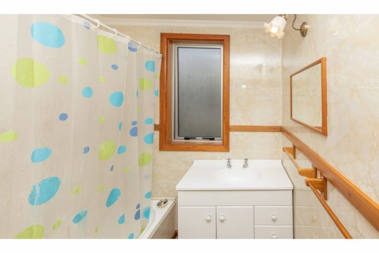 Photo of property in 213 Estuary Road, South New Brighton, Christchurch, 8062