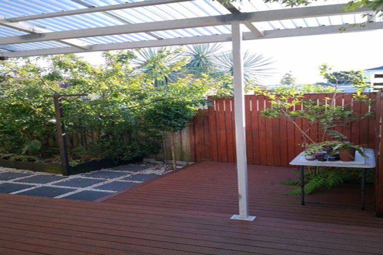 Photo of property in 16a Vera Road, Te Atatu South, Auckland, 0610