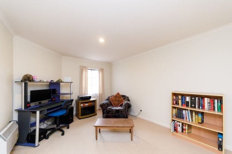 Photo of property in 102 Jickell Street, Hokowhitu, Palmerston North, 4410