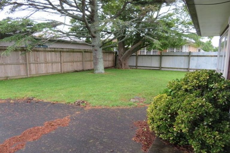 Photo of property in 2/39 Buckingham Crescent, Manukau, Auckland, 2025