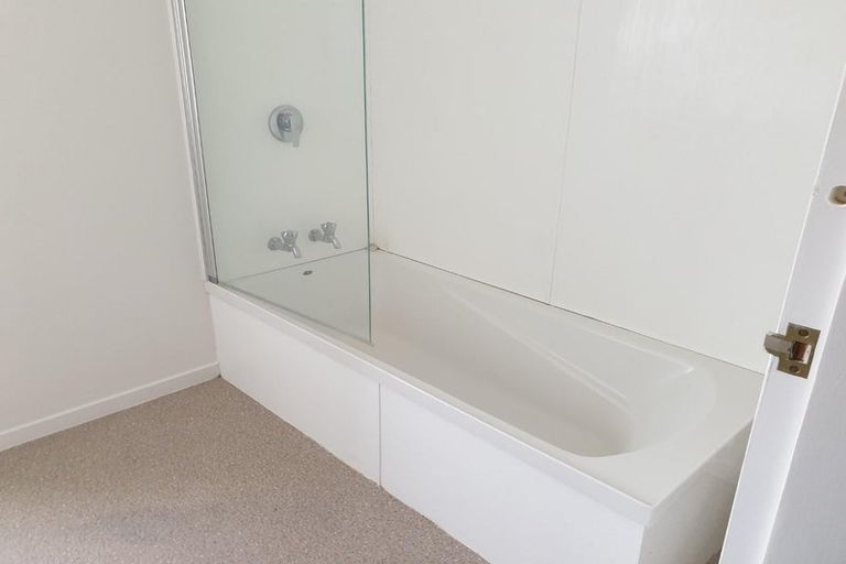 Photo of property in 2/96 Cambridge Terrace, Waterloo, Lower Hutt, 5011