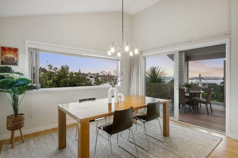 Photo of property in 1/11 Pullum Street, Birkenhead, Auckland, 0626