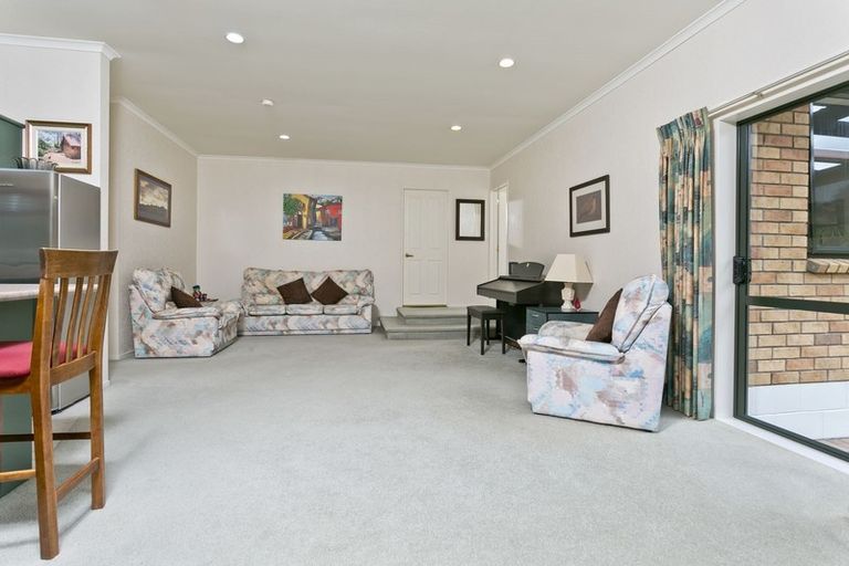 Photo of property in 7 Landvale Court, Browns Bay, Auckland, 0630