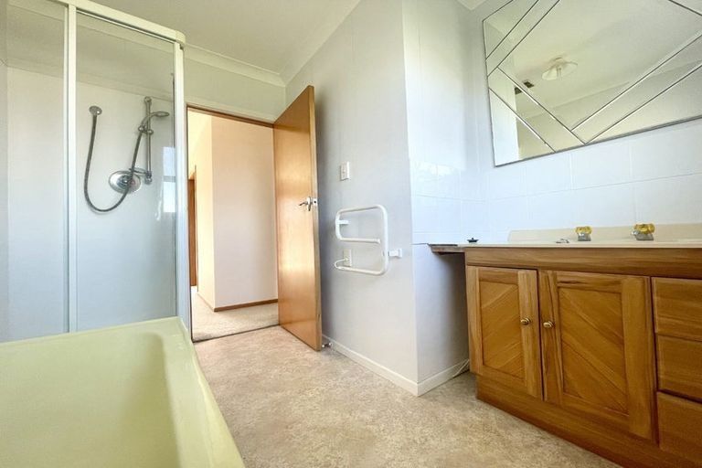 Photo of property in 36 Karaka Crescent, Levin, 5510