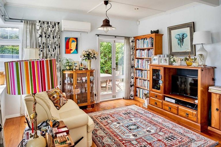 Photo of property in 57 Marine Parade, Eastbourne, Lower Hutt, 5013