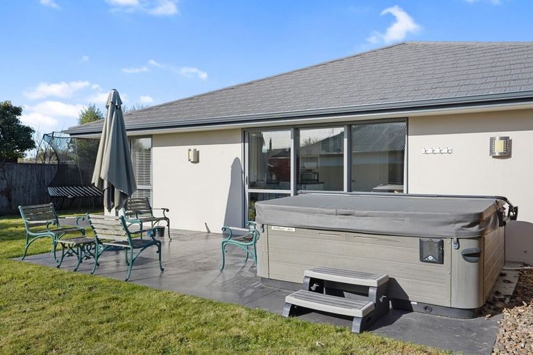 Photo of property in 34 Puhara Avenue, Parklands, Christchurch, 8083
